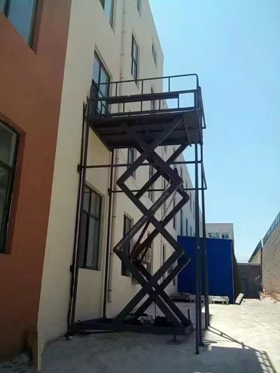 液壓式升降機(jī)