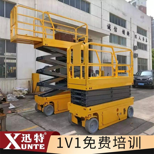 自走電動液壓升降機(jī)