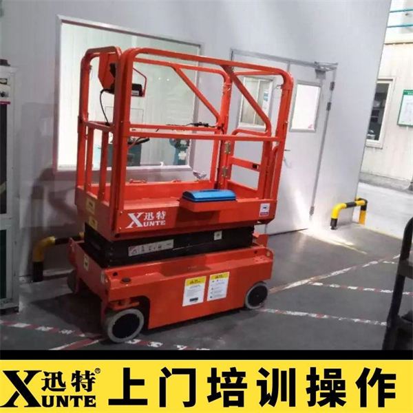 商場移動式液壓升降機